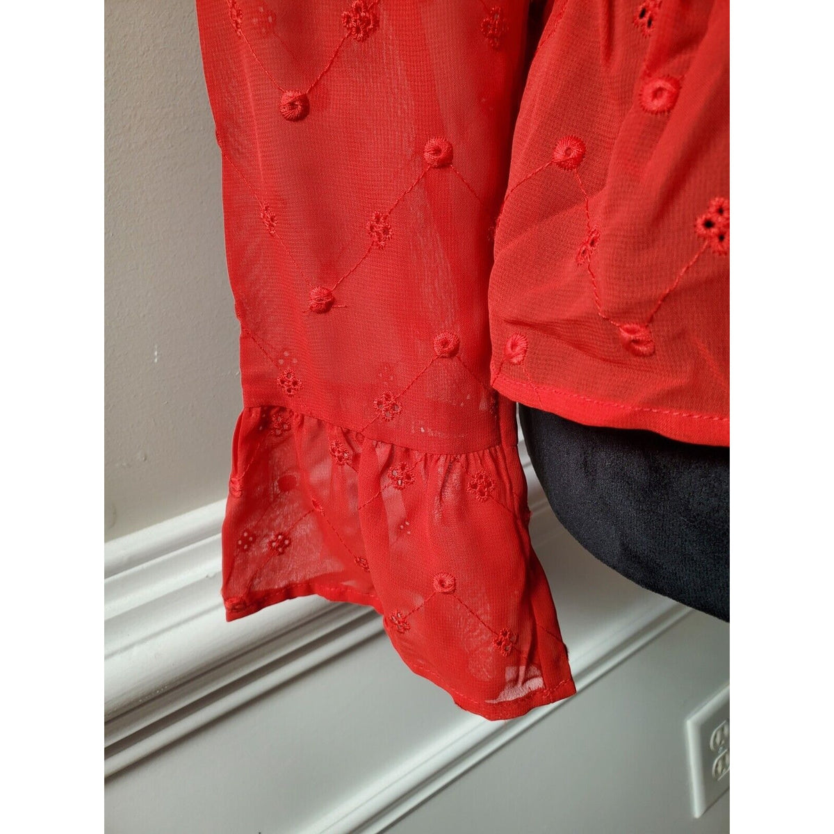Soho New York & Company Women Red Polyester V-Neck Long Sleeve Top Blouse Small