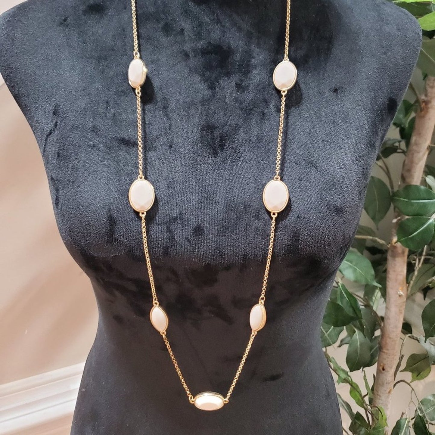 Women's White Round Beaded Link Chain Fashion Pendant Necklace