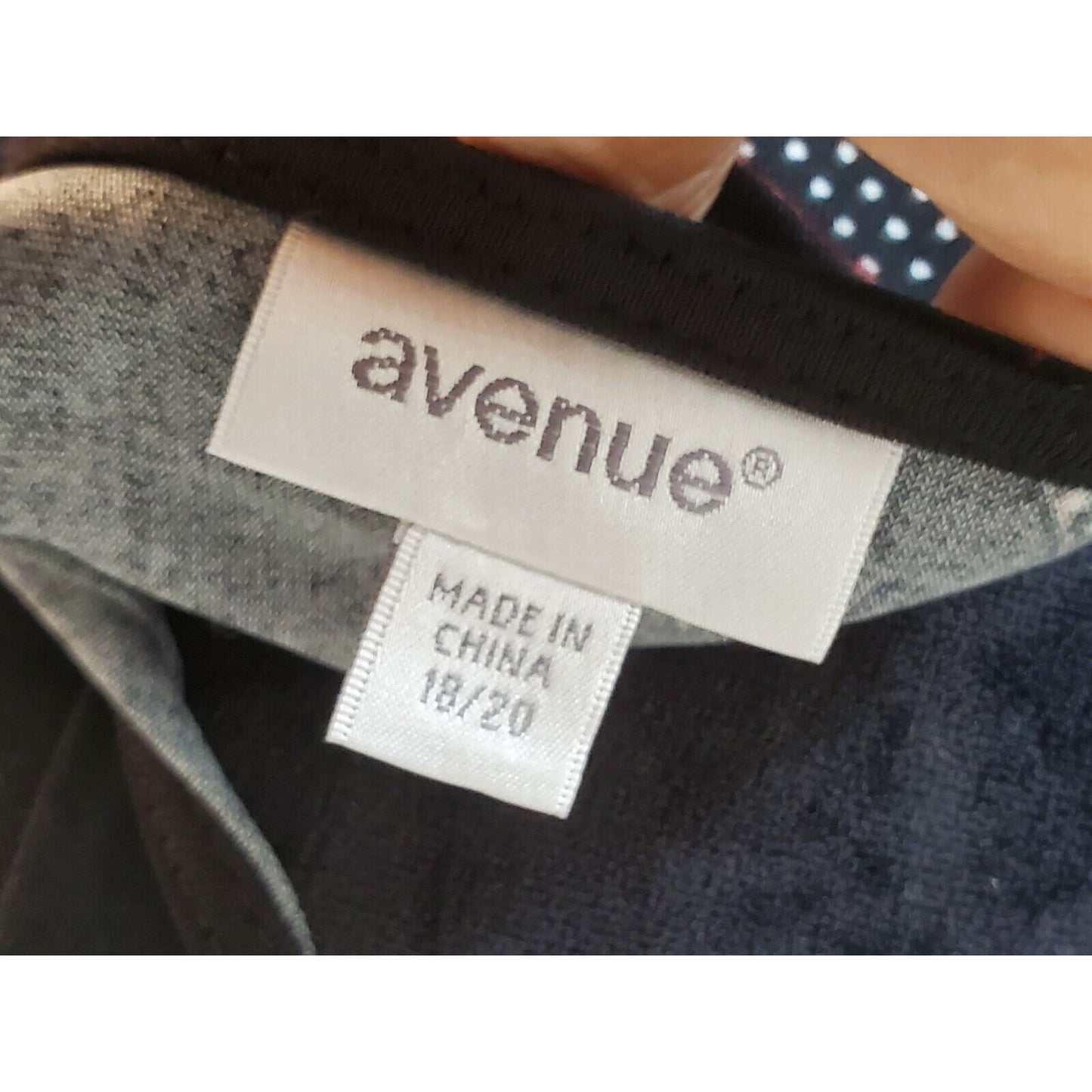 Avenue Women Black Polyester Round Neck Long Sleeve Casual Top Blouse Size 18/20