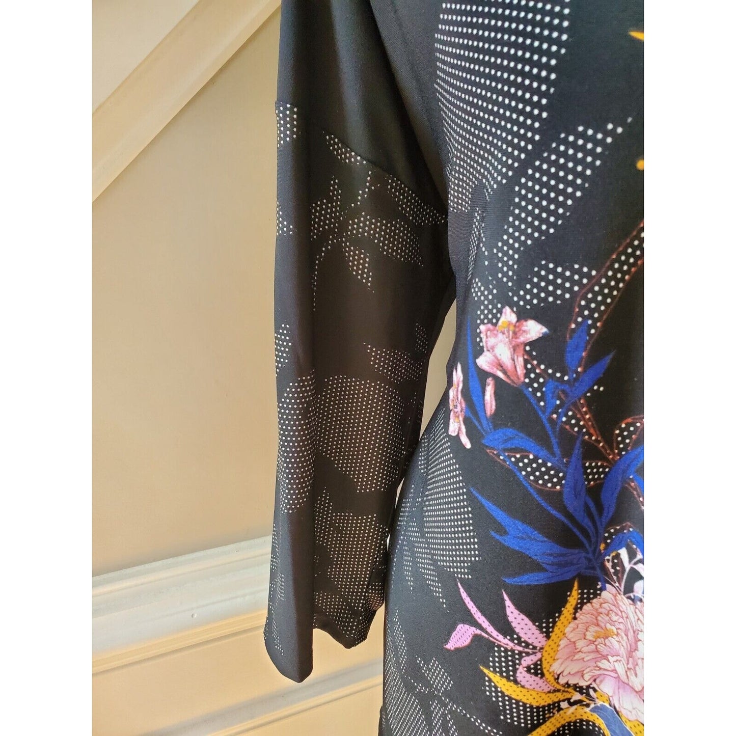 Avenue Women Black Polyester Round Neck Long Sleeve Casual Top Blouse Size 18/20