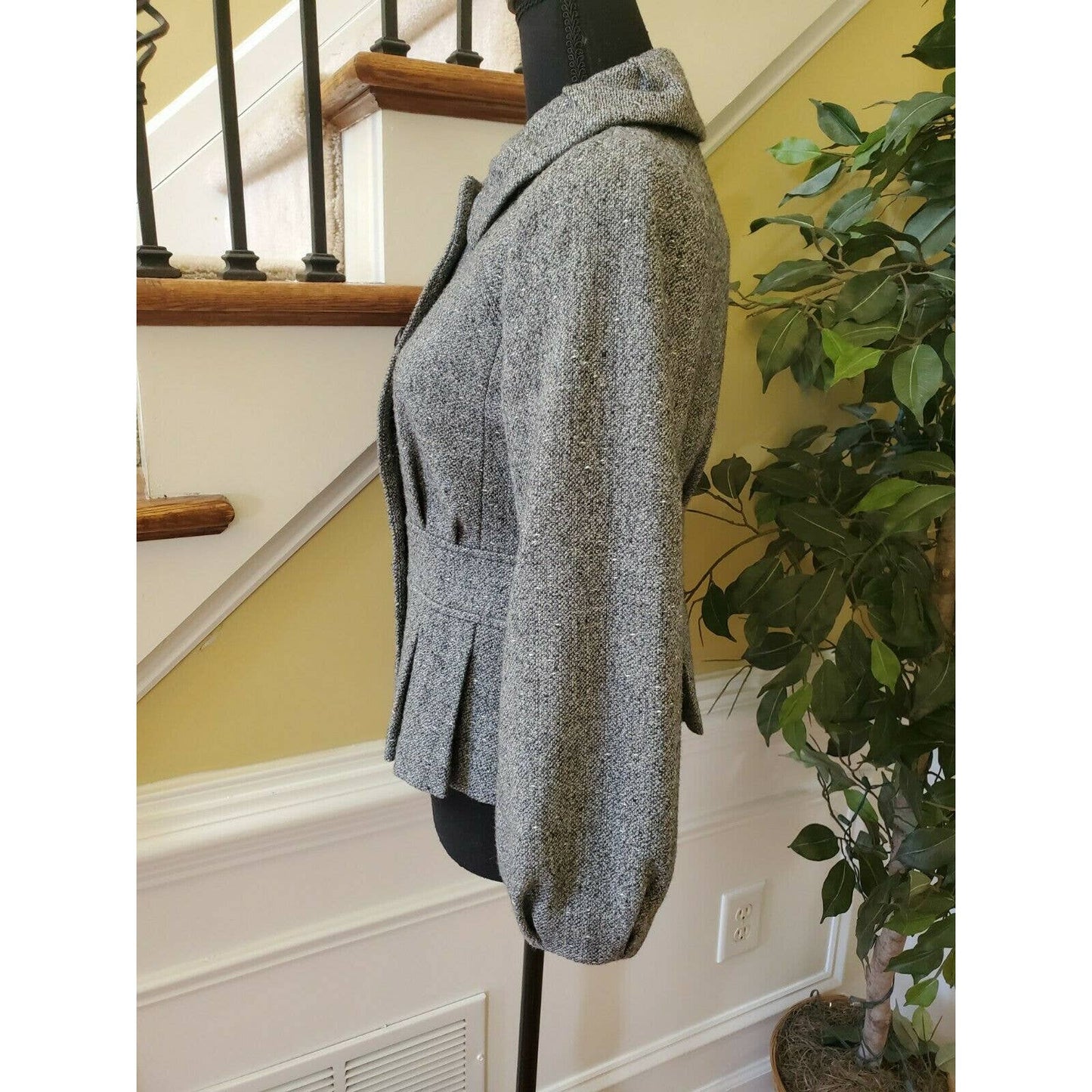 CC Club Original Women's Career Gray Wool Blend Blazer. Fits a Small