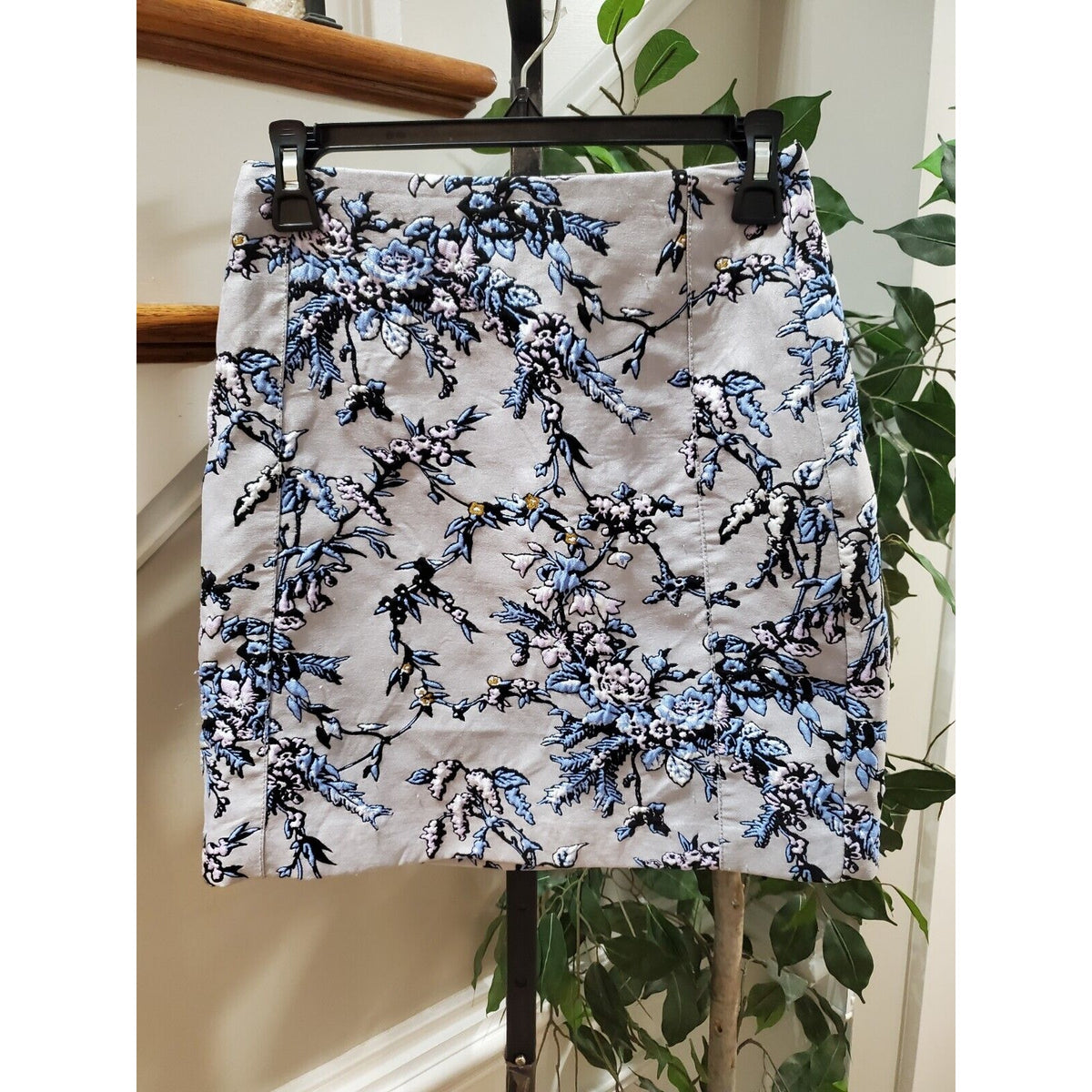 LOFT Womens Gray Blue Floral Embroidered Mini Pencil Skirt Back Zipper Size 0