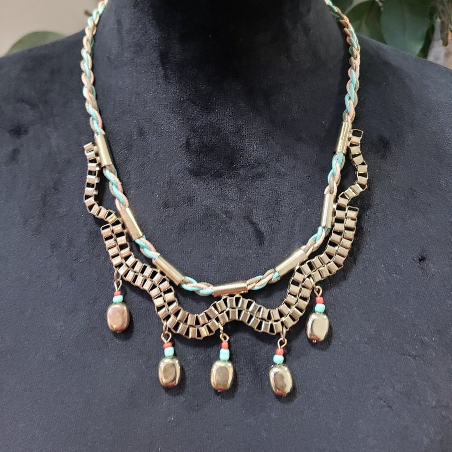 Womens Gold Tone Linked Chain and Beaded Collar Necklace with Lobster Clasp