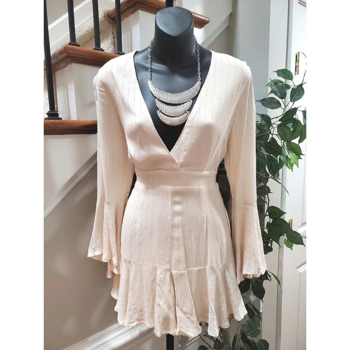 Fashion Nova Womens Ivory Striped 100% Rayon V Neck Long Sleeve 1 Piece Romper M