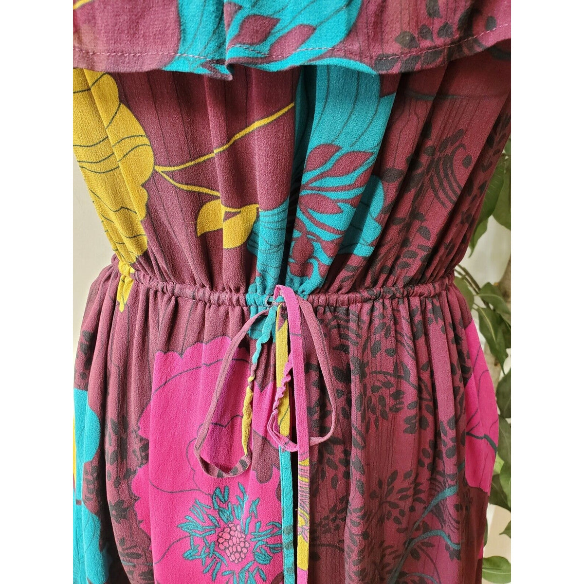 Flounce Women's Multicolor Floral Silk Round Neck Sleeveless Knee Length Dress M