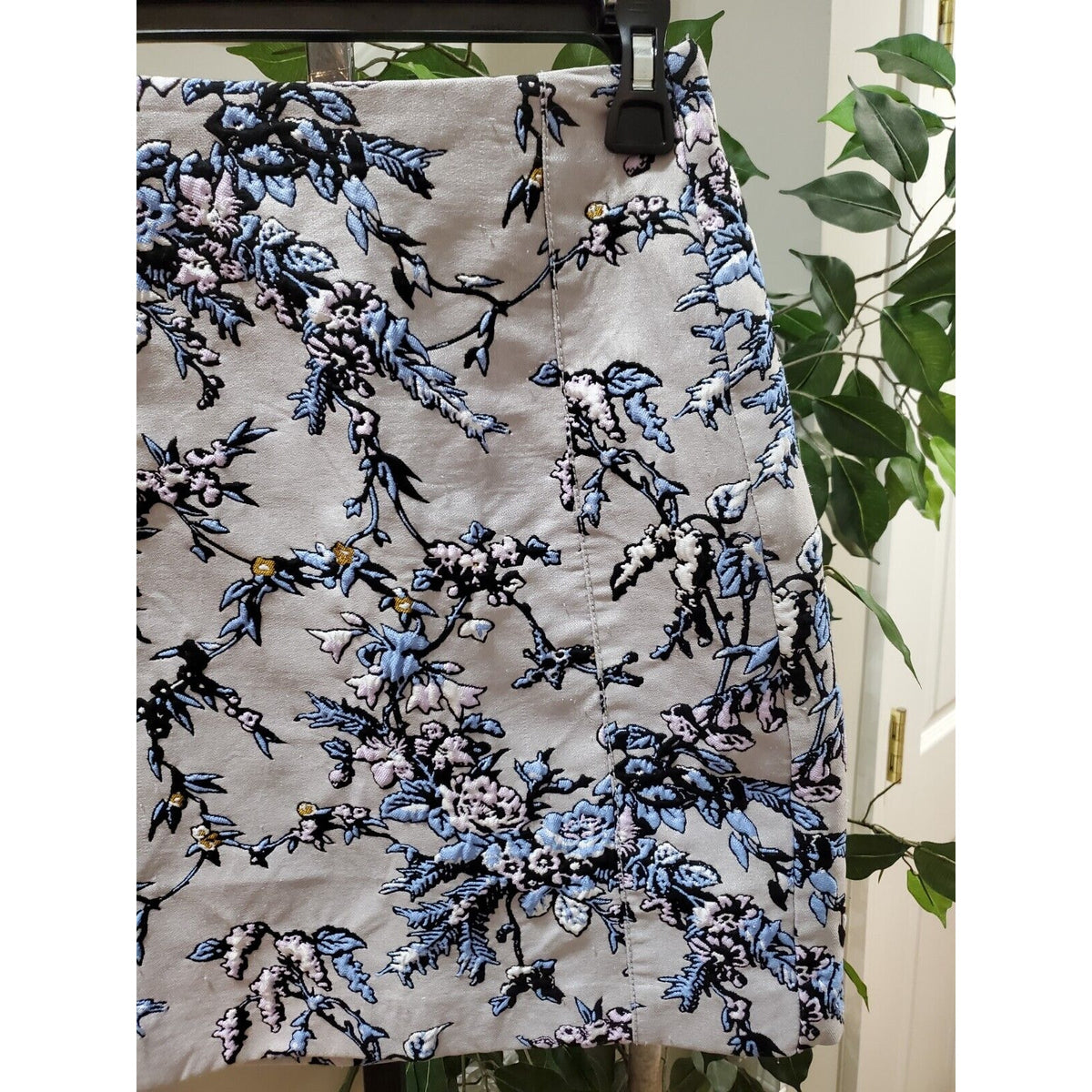 LOFT Womens Gray Blue Floral Embroidered Mini Pencil Skirt Back Zipper Size 0