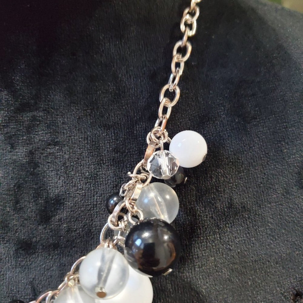 Women's Black & White Round Beaded with Lobster Clasp Fashion Jewelry Necklace