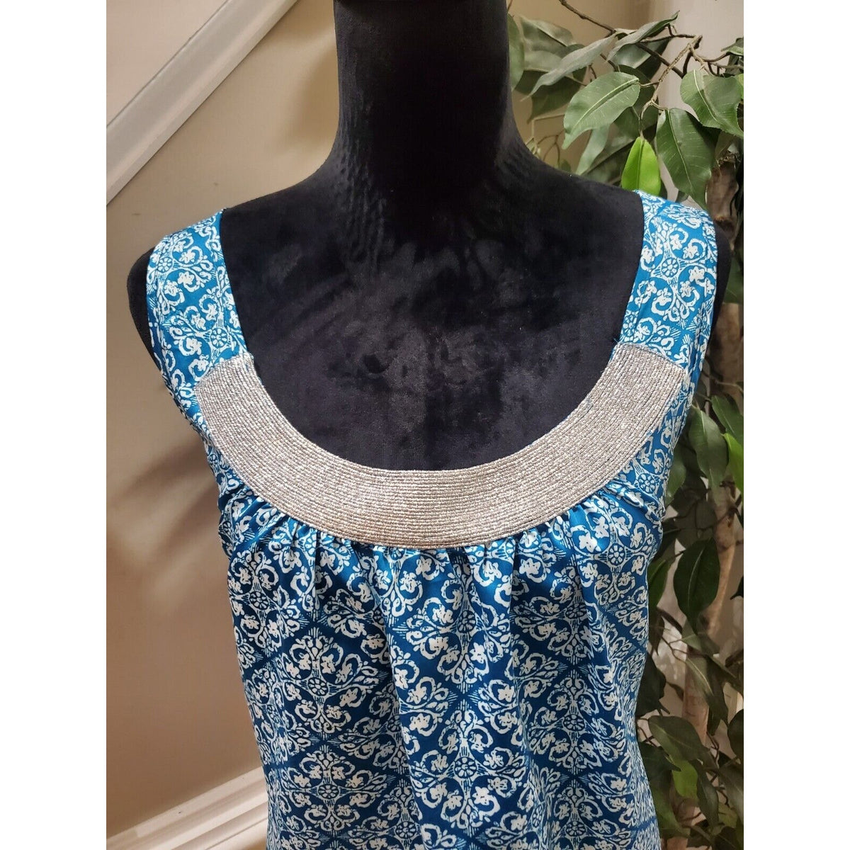 Gap Women Blue & White Polyester Scoop Neck Sleeveless Casual Top Blouse Size XL