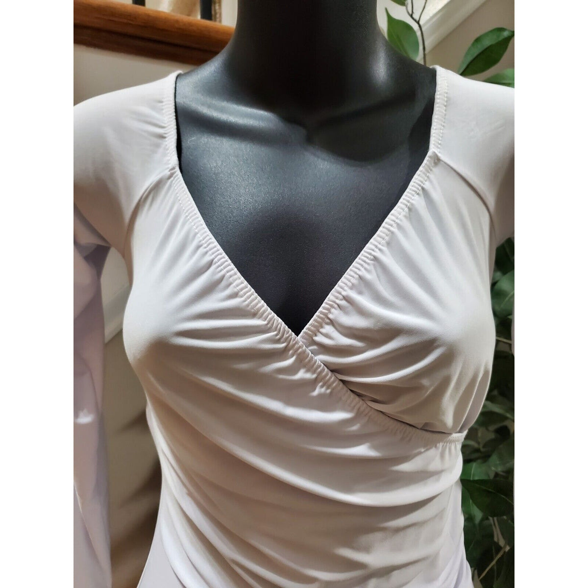 Pretty Little Thing Women's White V-Neck Long Sleeve Knee Length Dress Size 8
