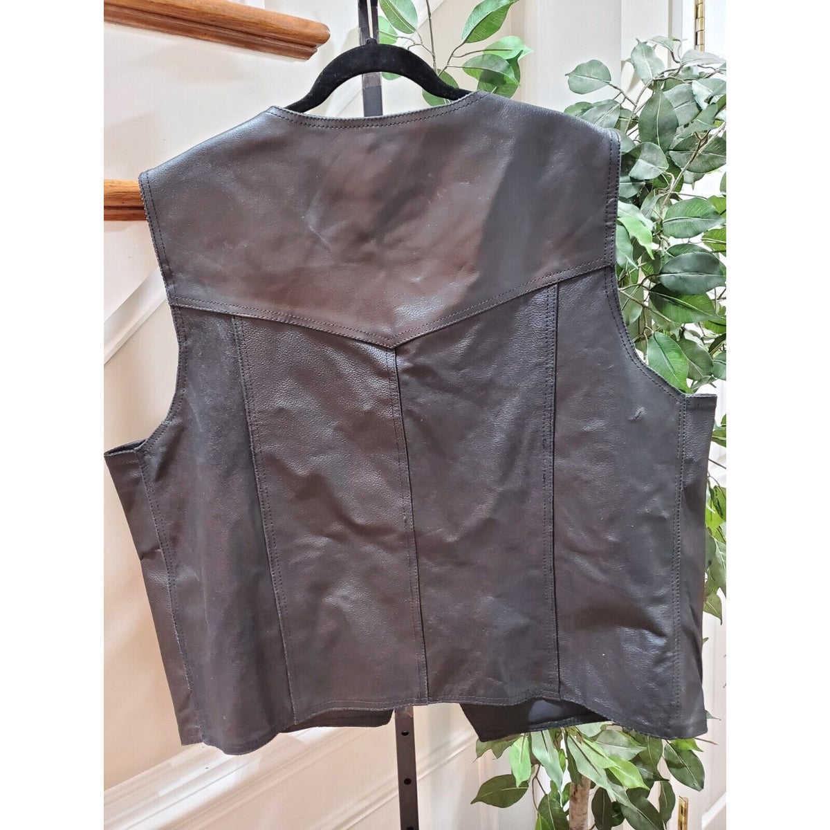 Leather Club Men's Black Genuine Leather Sleeveless Casual Jacket Vest Size 52