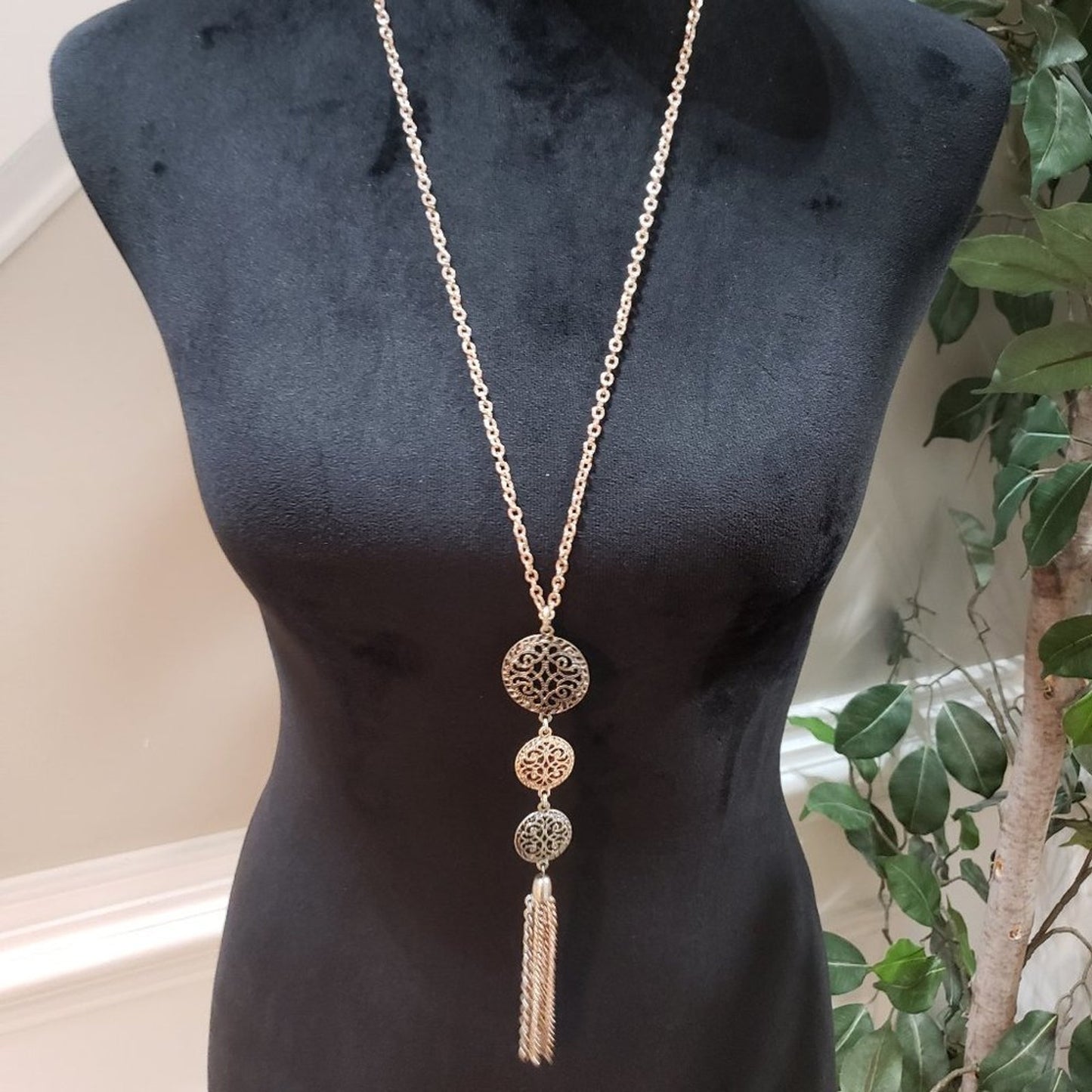 Womens Fashions Gold Tone Chain Tassel Pendant Necklace Jewelry w/ Lobster Clasp