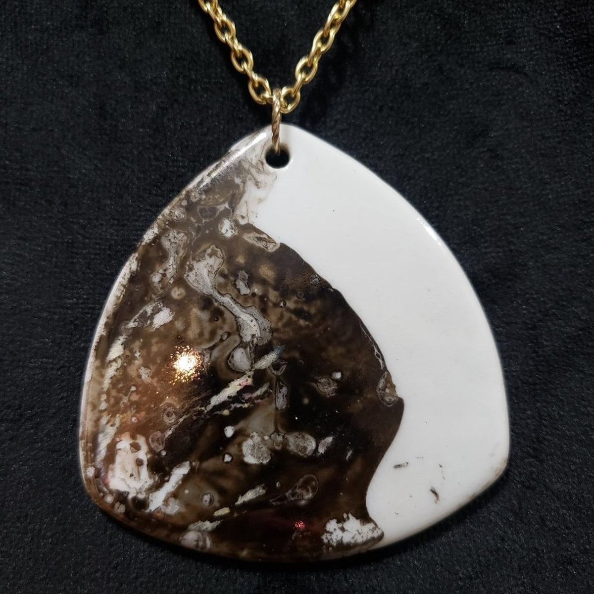 Madagascar Shell Teardrop Pendant Edged Gold Tone Monet Chain Necklace