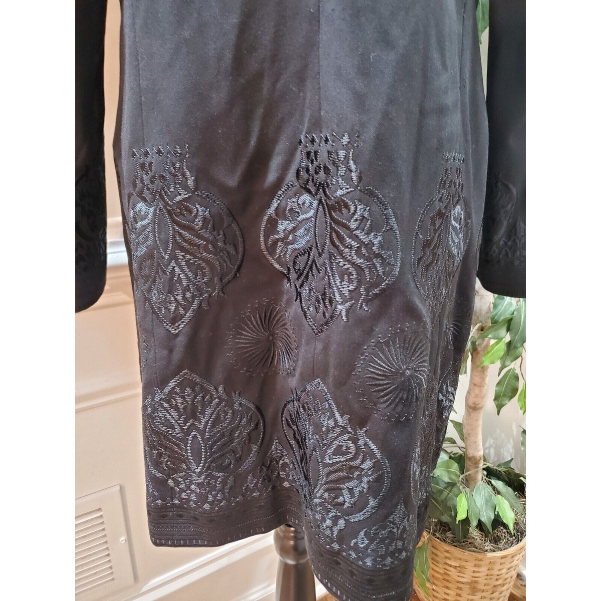 Peter Nygard Women's Black Embroidered Long Sleeve Button Front Jacket Size 12