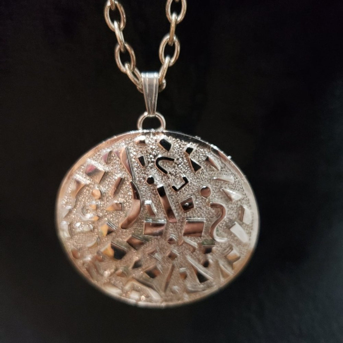 Women Gold Tone Calligraphy Circle Pendant Teardrop Necklace with Lobster Clasp