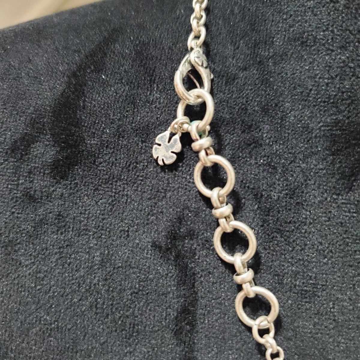 Lucky Brand Antique Silver Tone Green Stone Four Leaf Clover Cluster Necklace