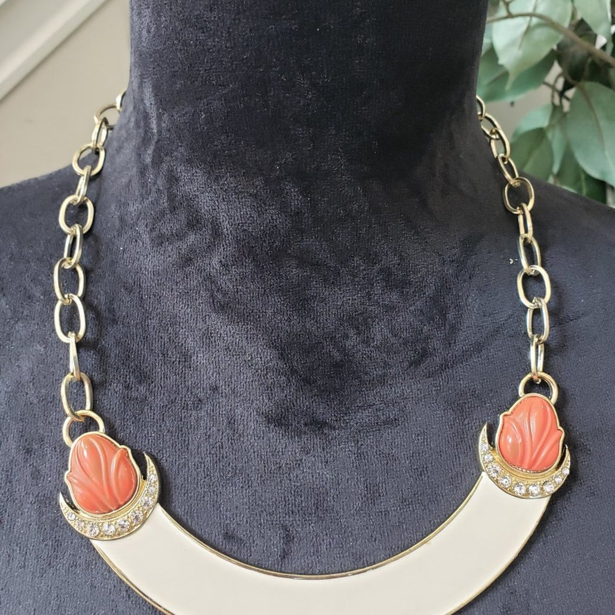 Womens Fashions Multicolor Broach Style Collar Necklace with Lobster Clasp