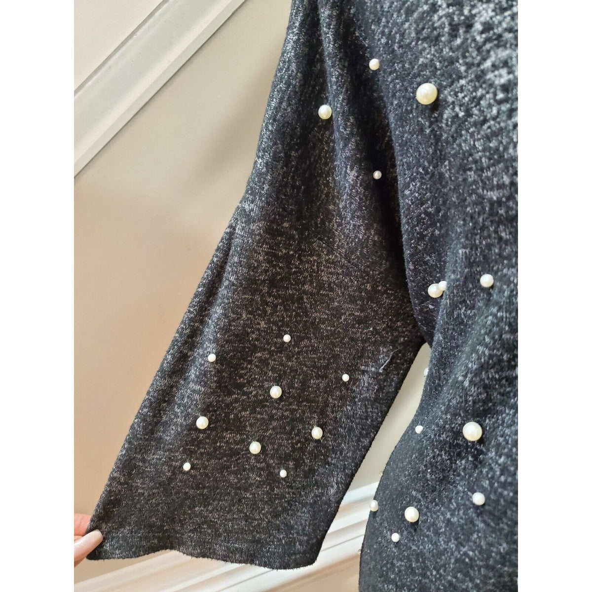 Chelsea & Theodore Women's Gray Round Neck Long Sleeve Beaded Sweater Size M