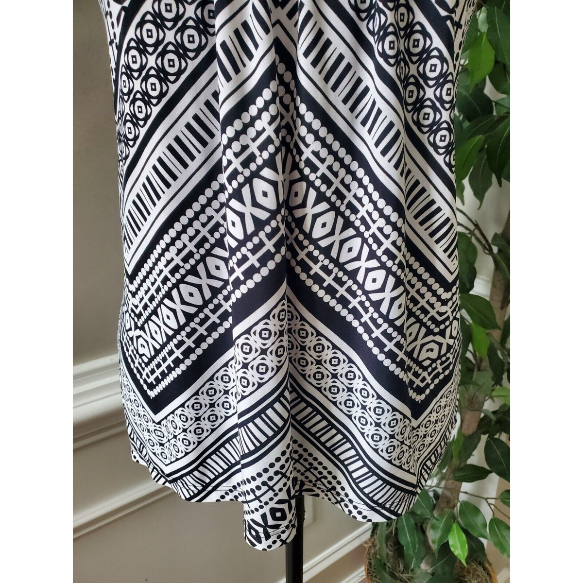 INC Black & White Rope Beaded Round Neck Sleeveless Casual Top Blouse Size M