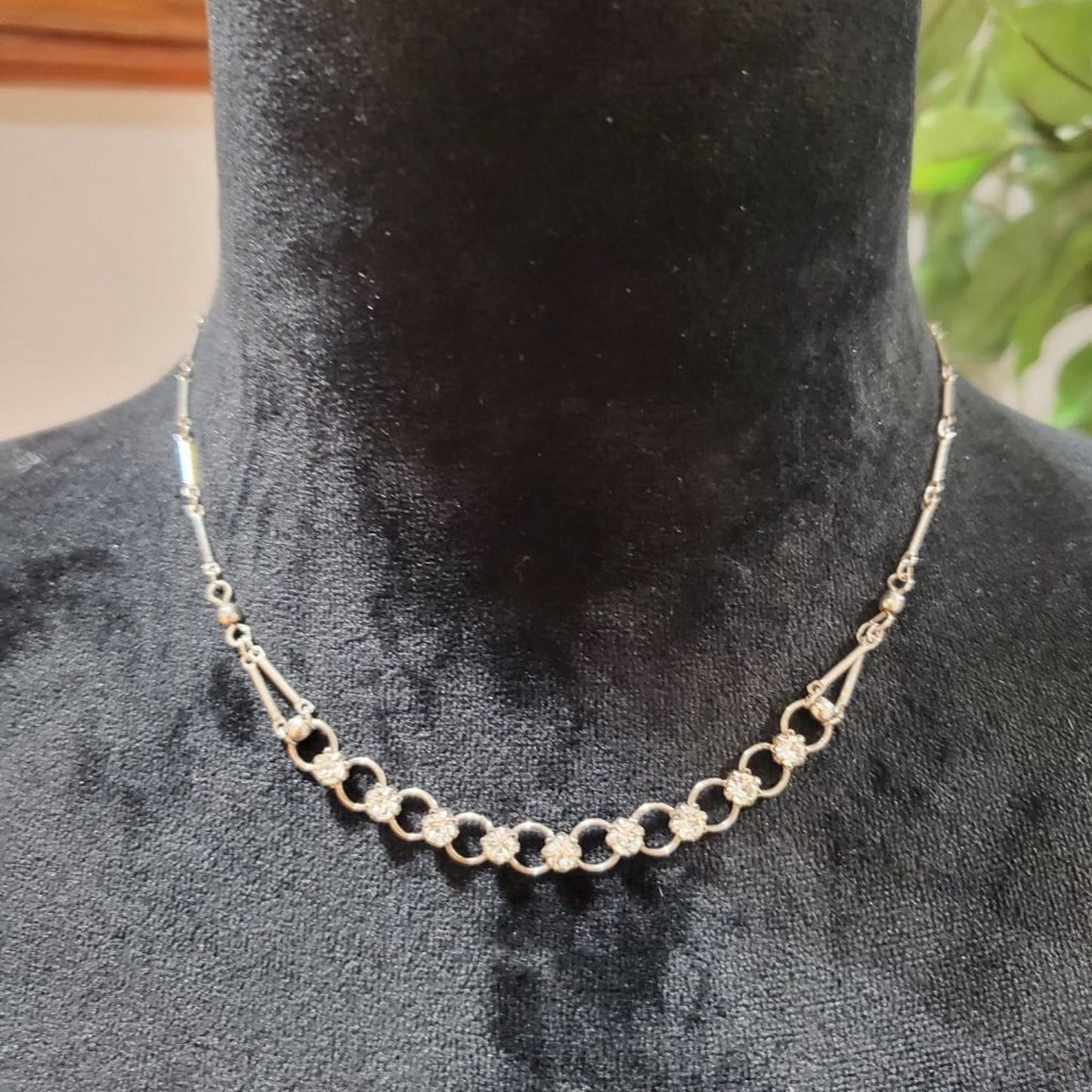 Cool Jewels Womens Gold Tone Luxury Floral Link Chain Pendant Necklace