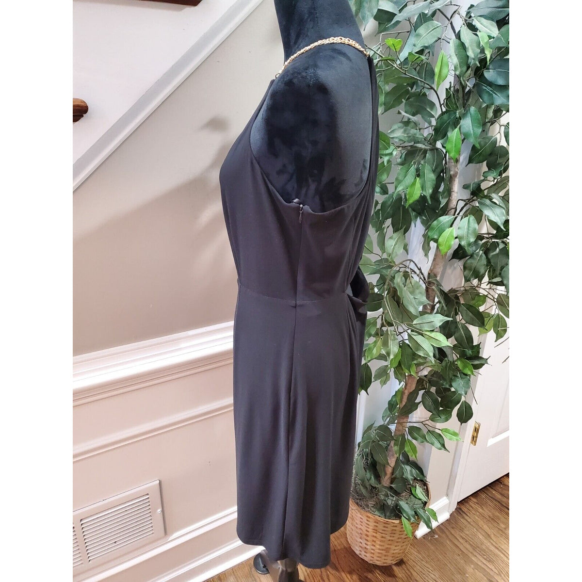Laundry by Shelli Segal LBD Cocktail Dress Black Chain Straps Cut Out Size 10