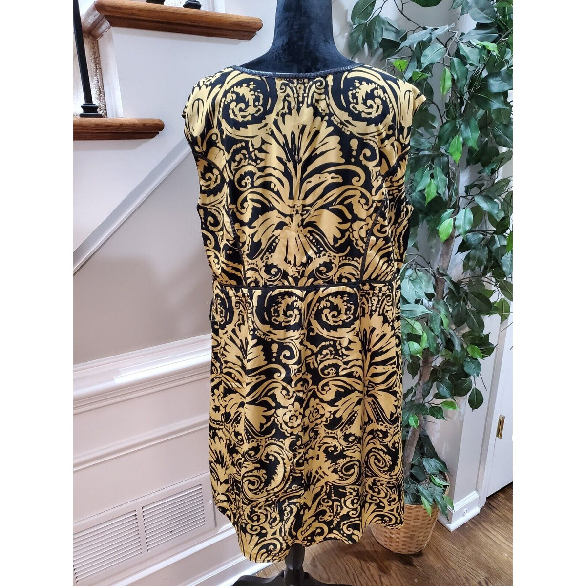 Lane Bryant Women's Yellow Sweetheart Neck Sleeveless Knee Length Dress Size 18