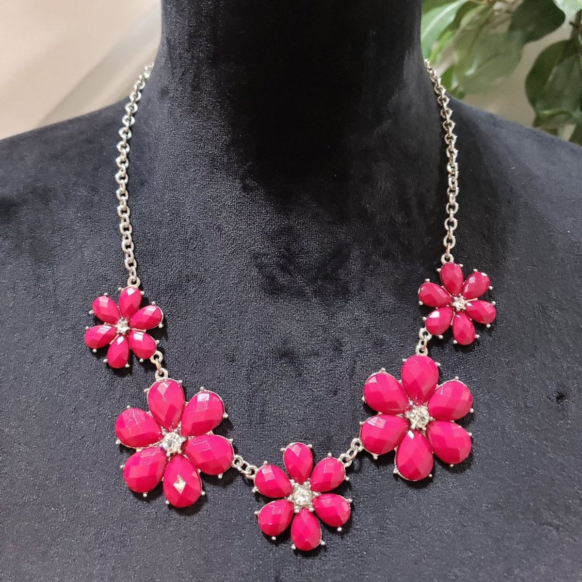 Womens Fashions Fuchsia Pink Flower Colored Necklace with Lobster Clasp