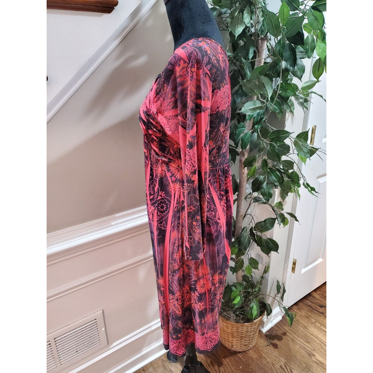 B. Friends Women's Multicolor Polyester V-Neck Long Sleeve Knee Length Dress S
