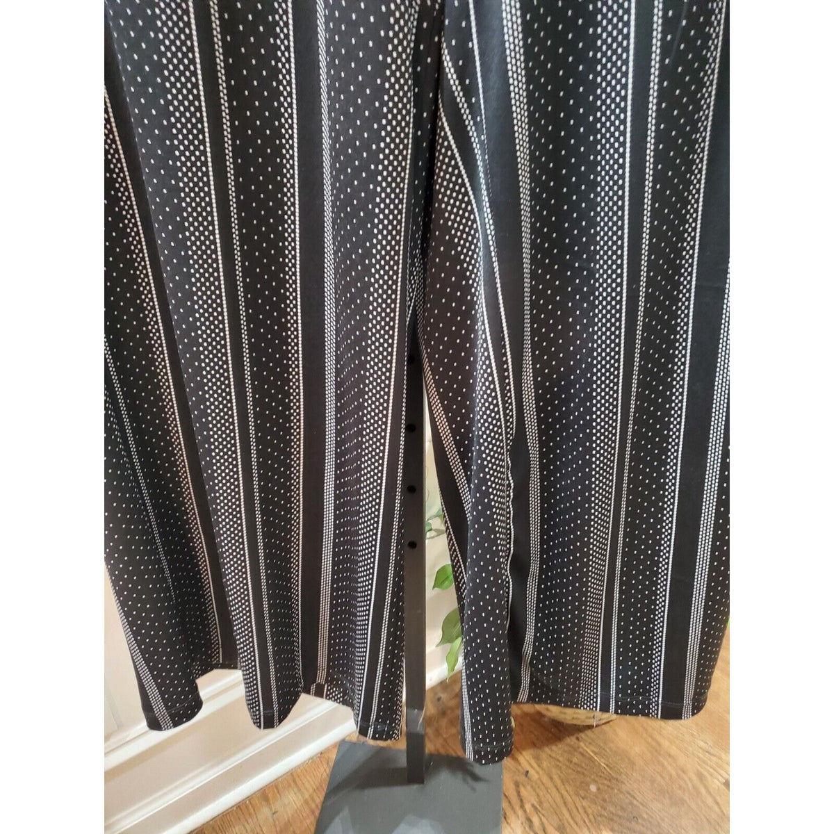 New York Collection Women's Black Wide Leg Flat Front Capri Pants Size 2XP