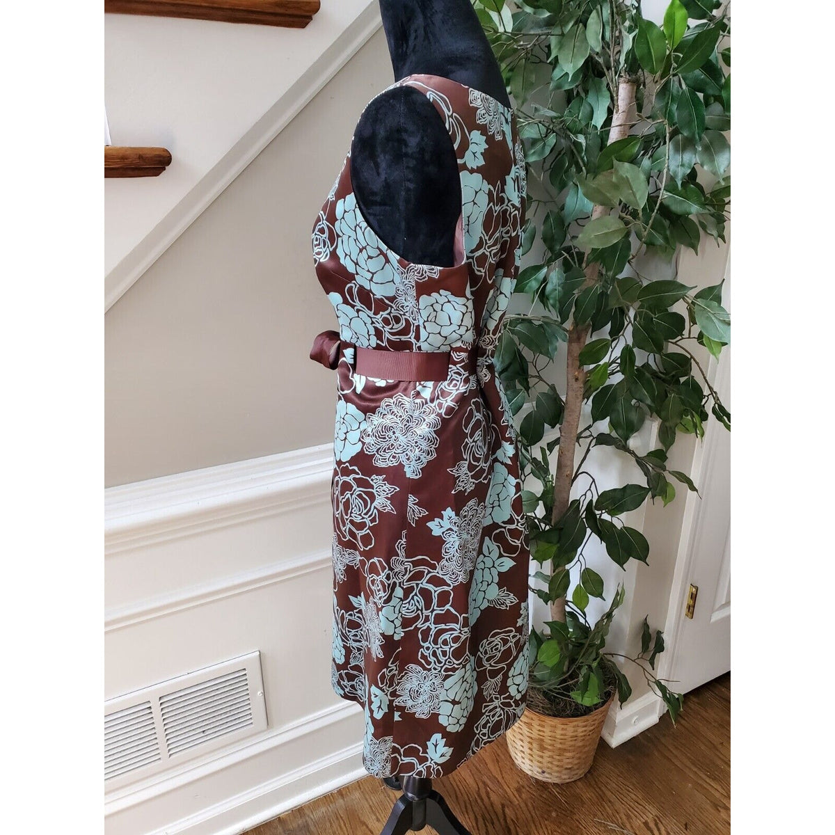 Dressbarn Women's Brown Floral Polyester Round Neck Sleeveless Knee Length 12