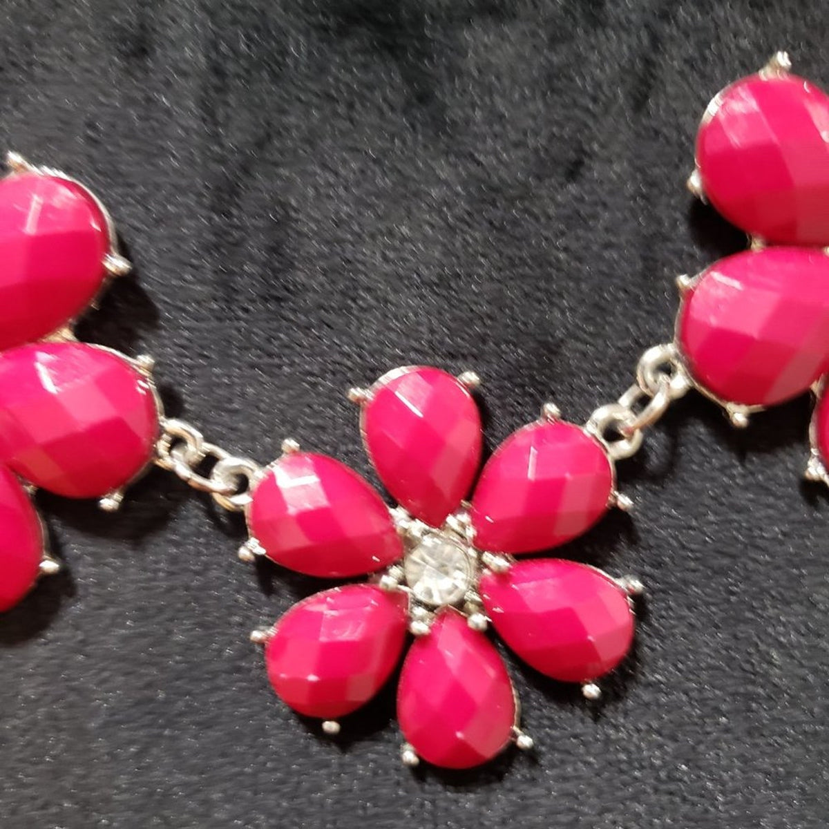 Womens Fashions Fuchsia Pink Flower Colored Necklace with Lobster Clasp