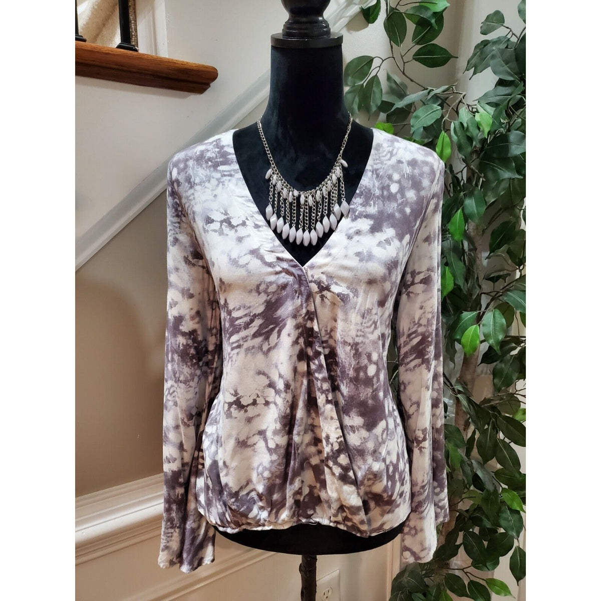 Pyn Burches Women's White & Gray 100% Rayon V-Neck Long Sleeve Top Blouse Size M