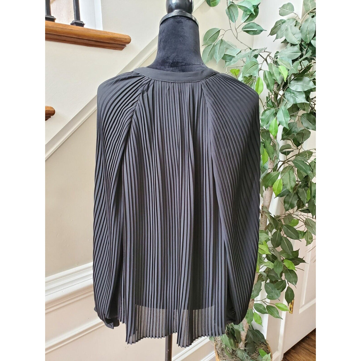 Endless Rose Black Pleated Boho Peasant Long Sleeve Tie Top Blouse Size Small