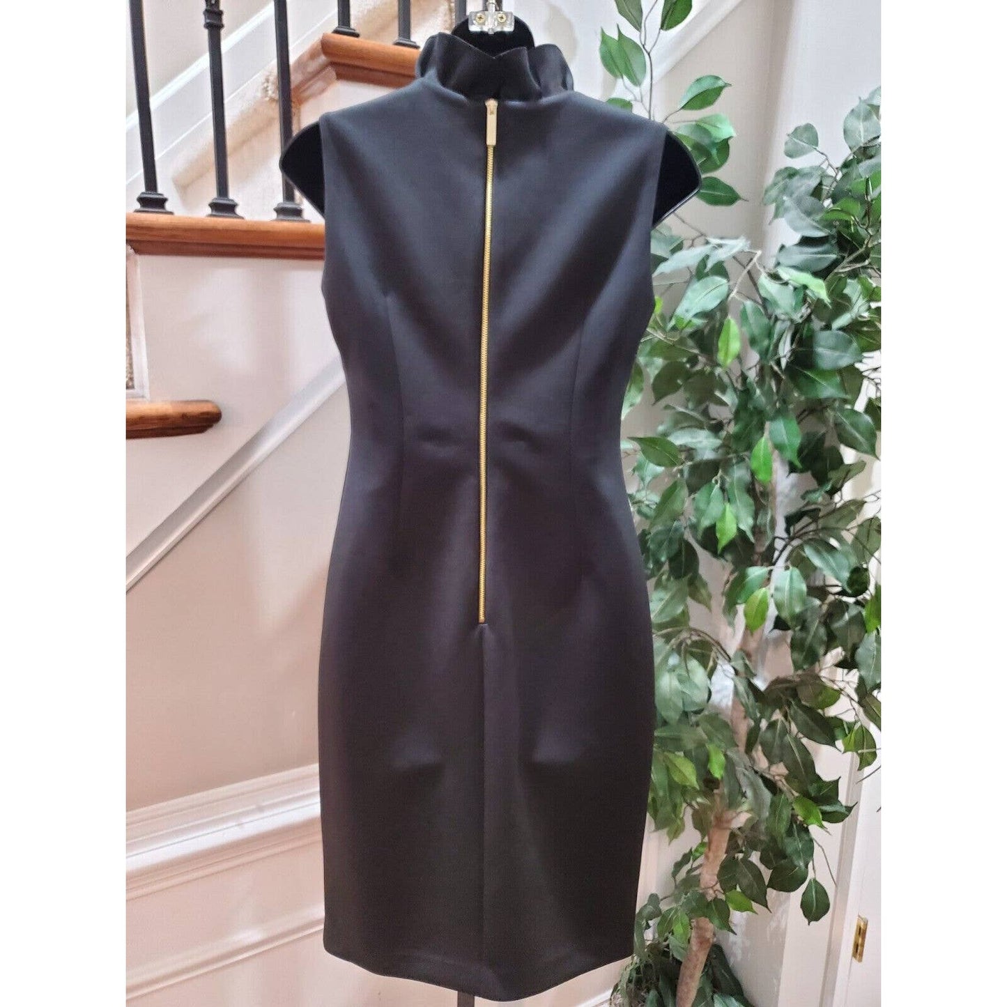 Calvin Klein Women's Black Polyester V-Neck Sleeveless Knee Length Dress Size 2