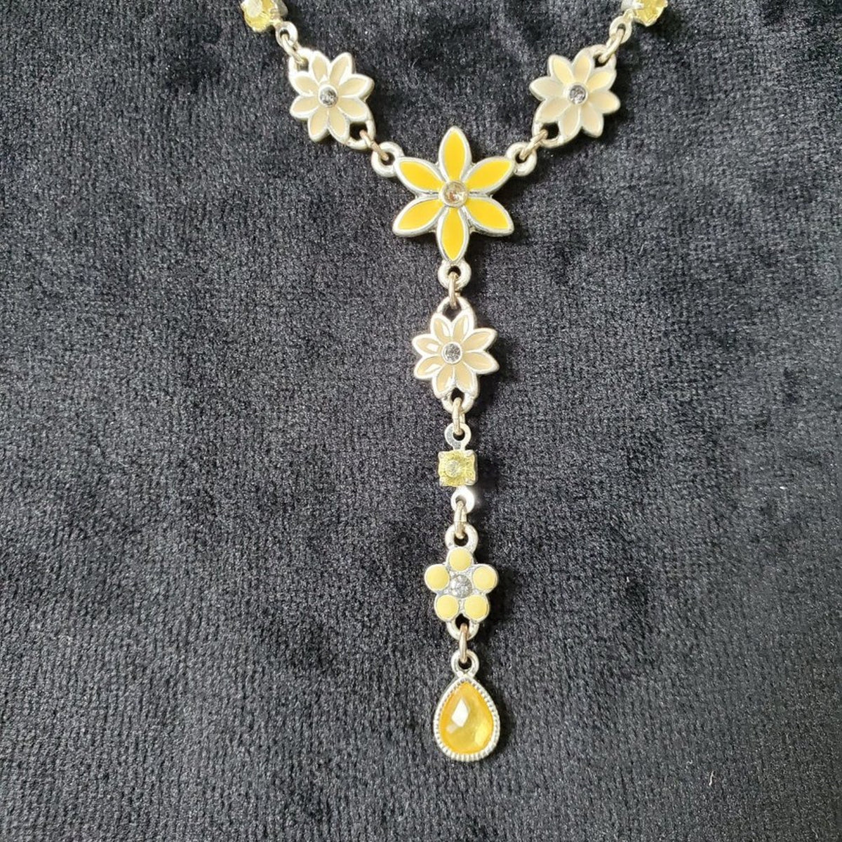 Women's Yellow Tone Flower Bead with Lobster Clasp Pendant Necklace