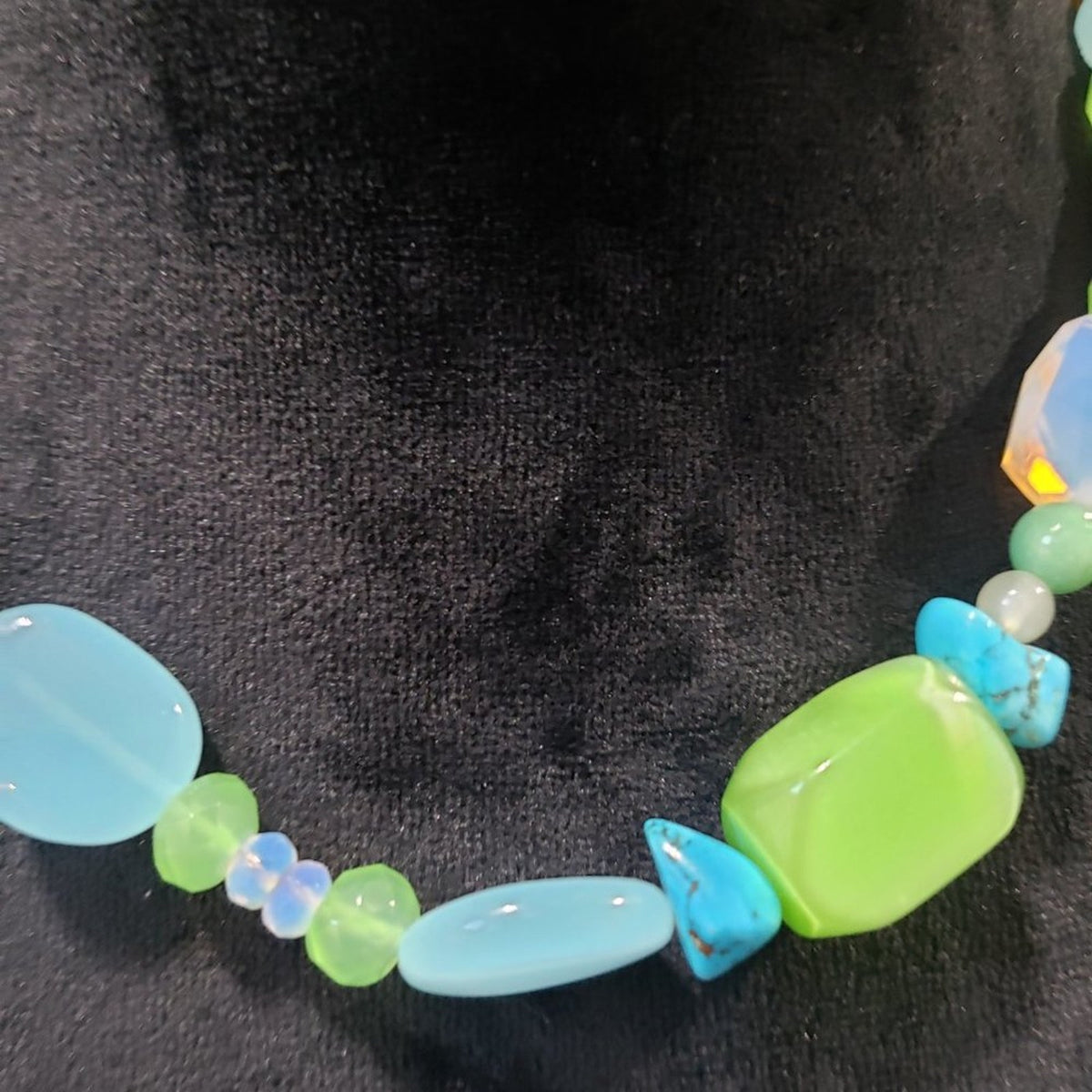 Women's Blue & Green Oval Beaded Pearl Chunky Fashion Jewelry Necklace