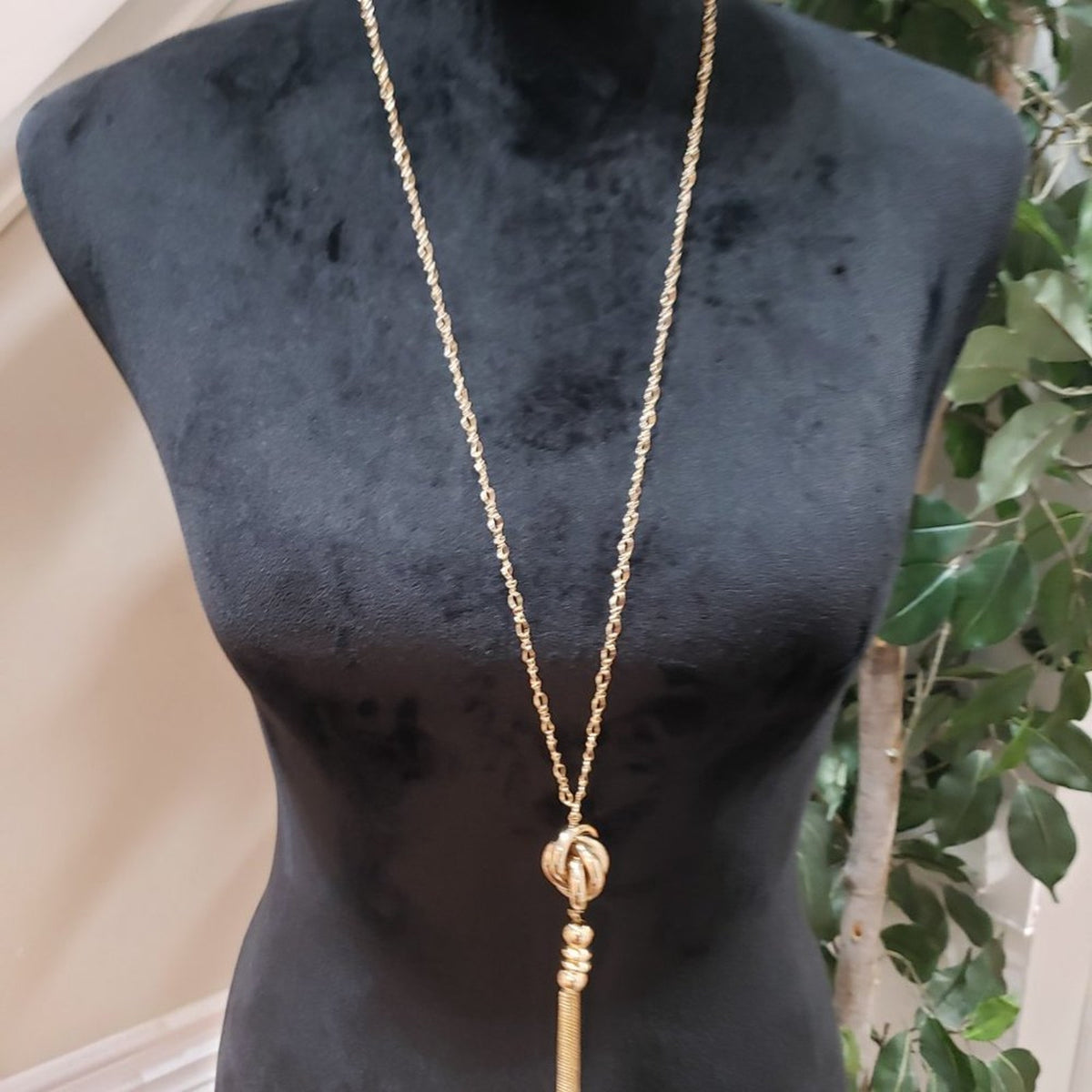 Women's Gold Tone Chain Link Tassel Art Deco Style Pendant Necklace