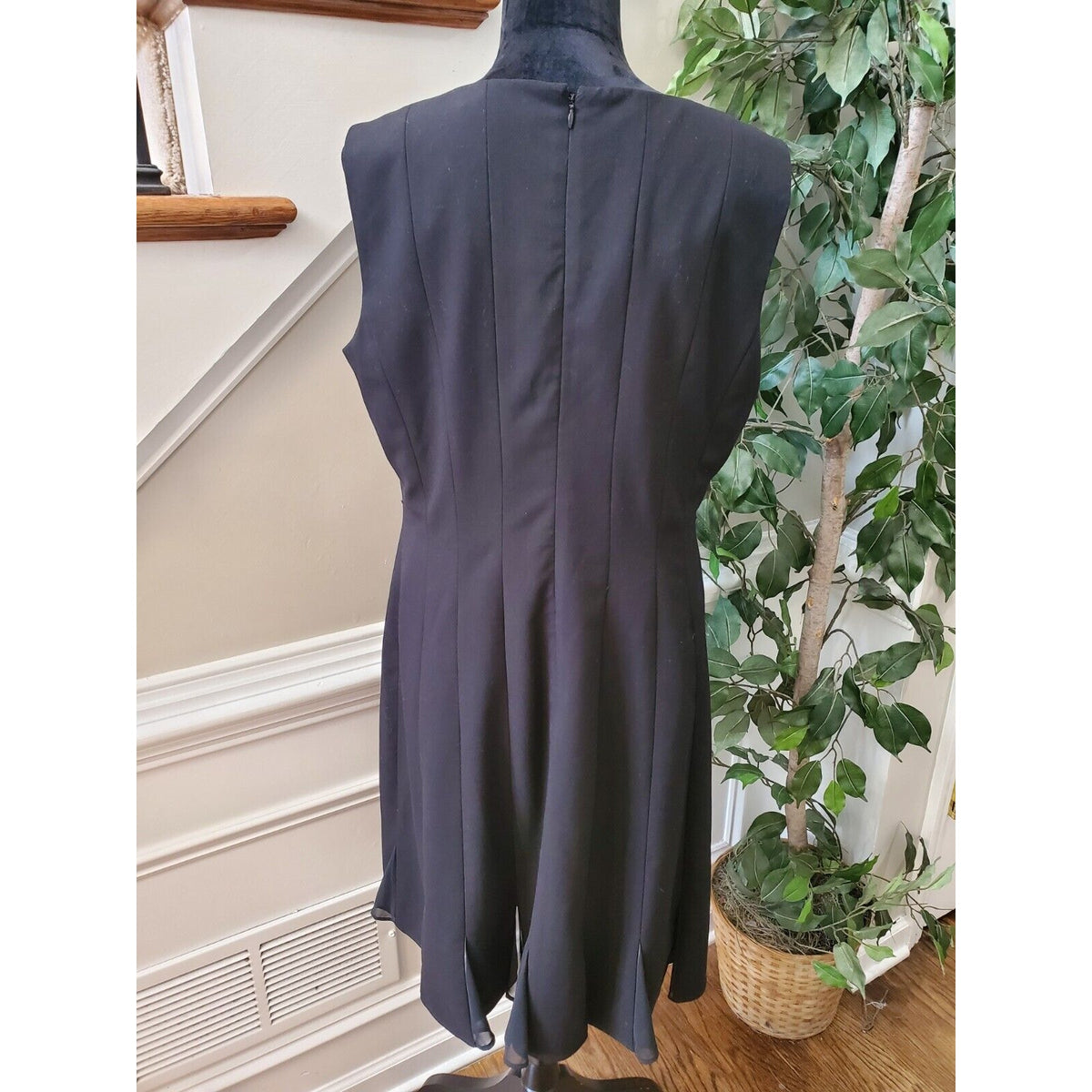 Calvin Klein Women's Black Polyester Round Neck Sleeveless Knee Length Dress 14
