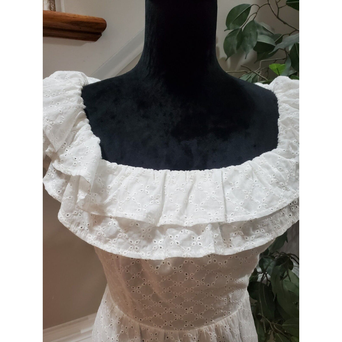 Simplee Women White Cotton Square Neck Sleeveless Casual Knee Length Dress Small