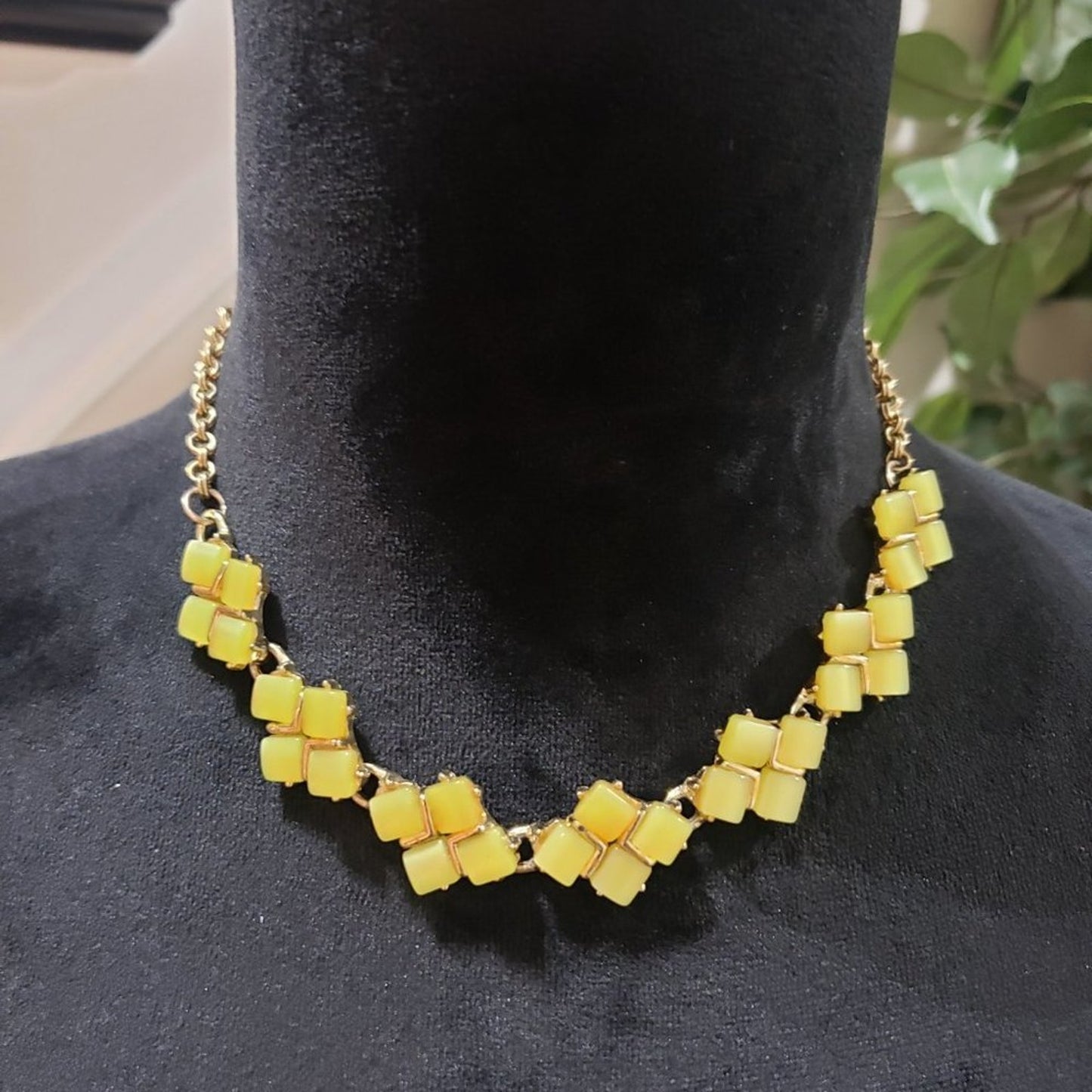Womens Fashions Yellow Square Shaped Gemstone Collar Necklace with Lobster Clasp