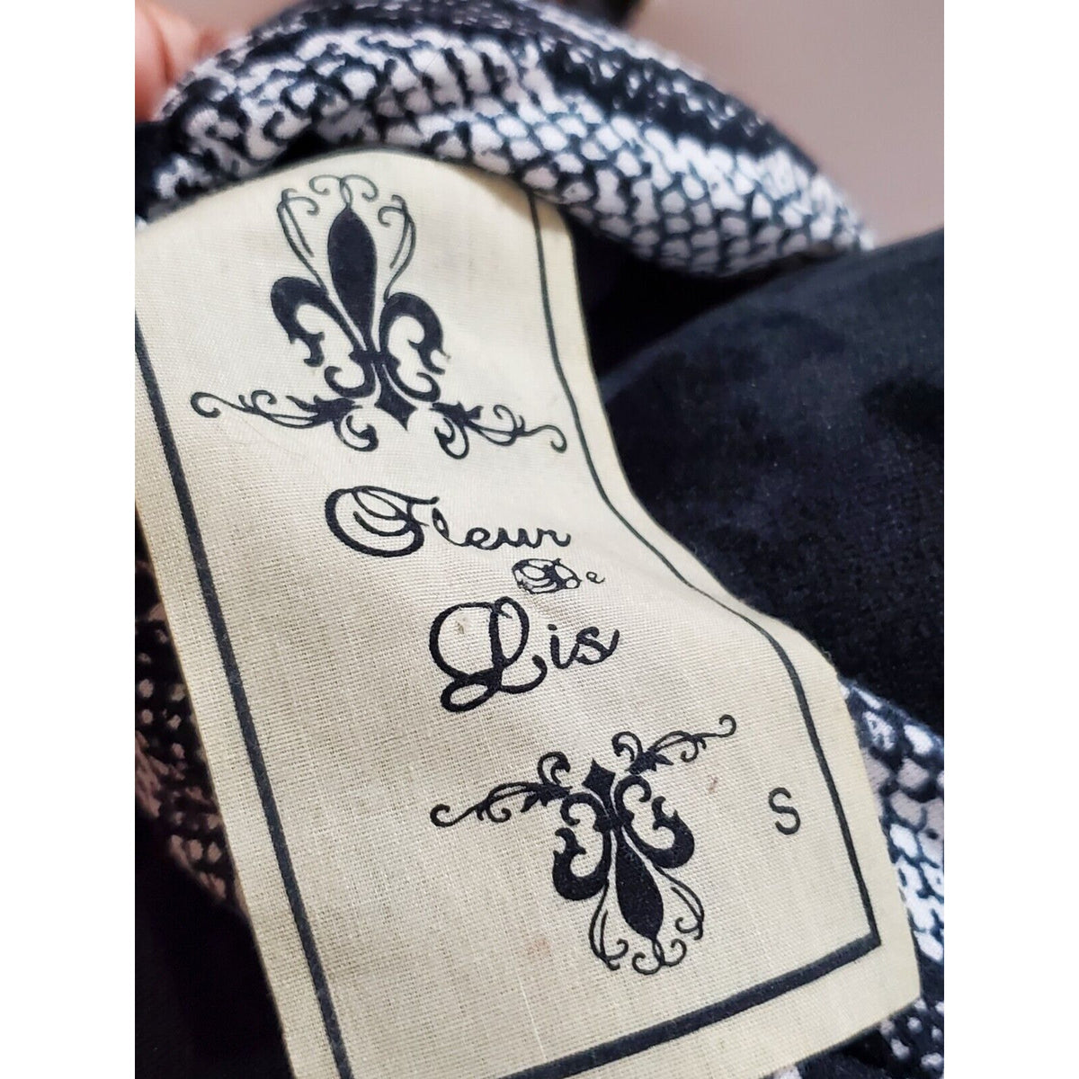 Fleur De Lis Women's Black & White Acrylic Long Sleeve Full Zip Front Jacket S