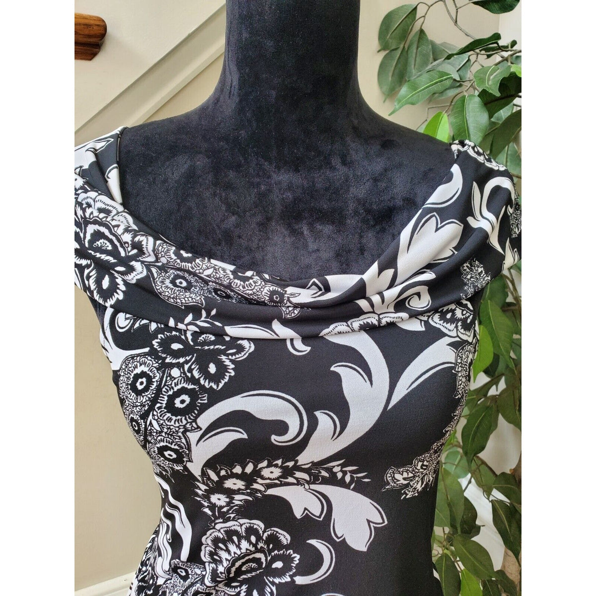 White House Black Market Women's Floral Cowl Neck Sleeveless Knee Length Dress S