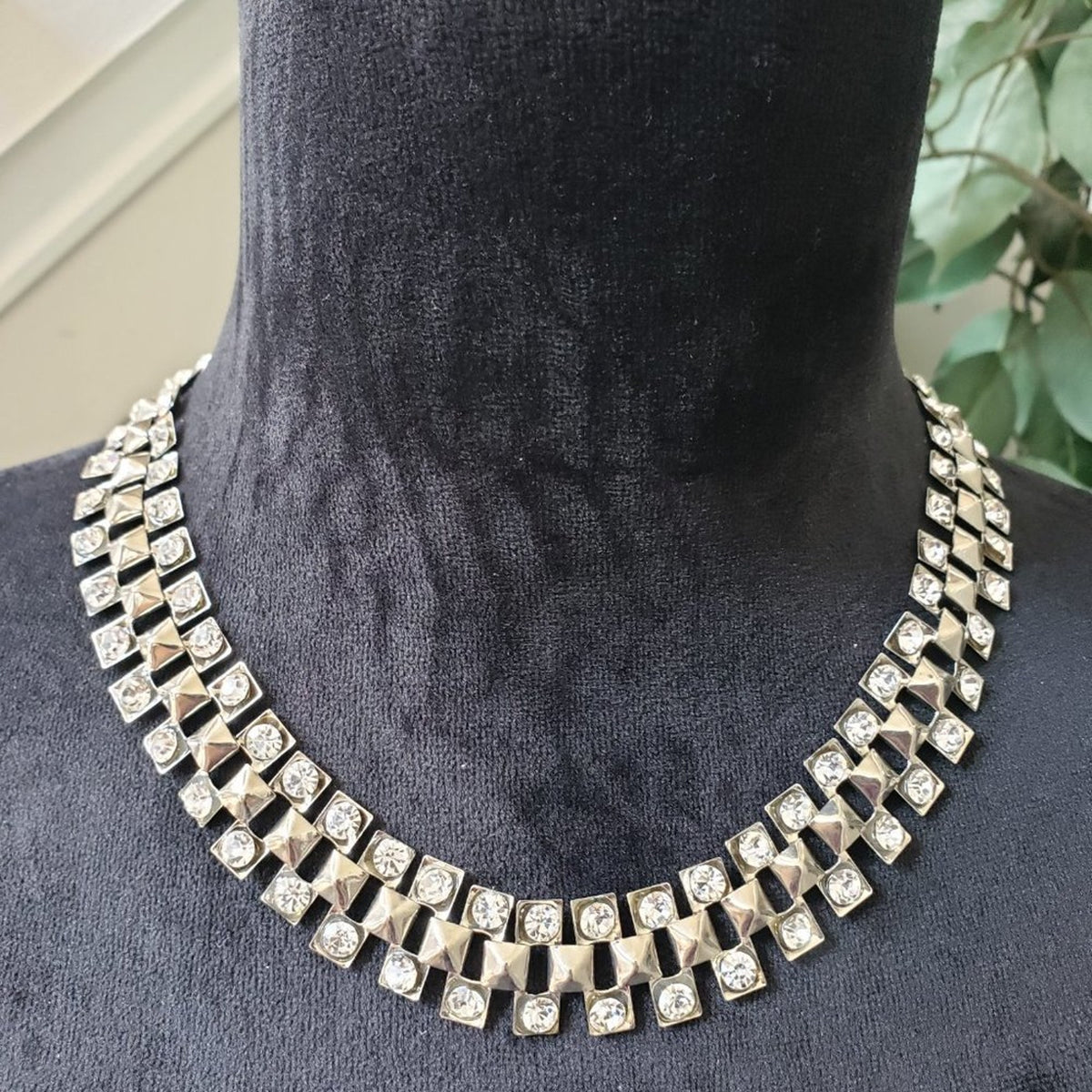 Traci Lynn Silver Camera Ready Collar Necklace Set