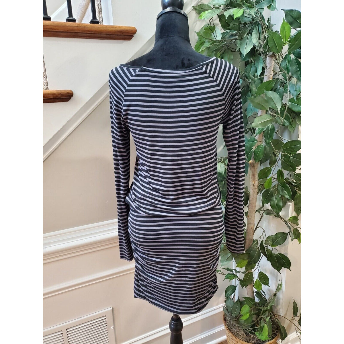 Banana Republic Women's Black & Gray Round Neck Long Sleeve Knee Length Dress XS
