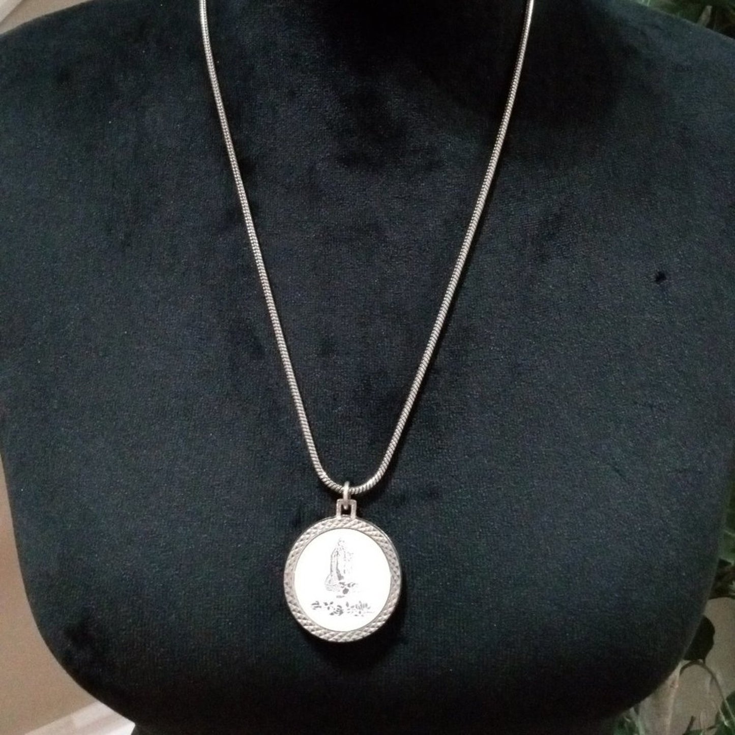 Womens Fashion Silver Tone Big Religious Carved Pendant Long Necklace w/ Lobster