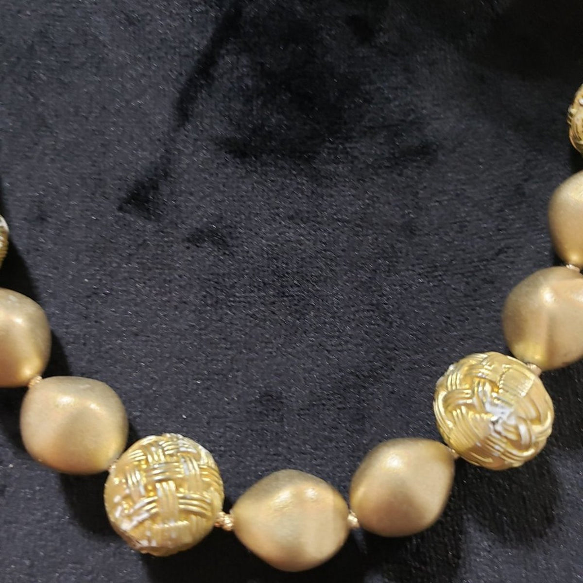 Women's Gold Tone Round Pearl Beaded Fashion Pendant Necklace