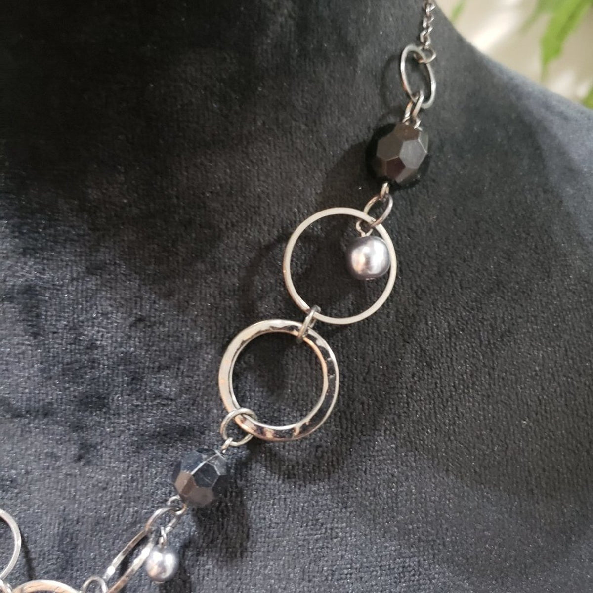 Womens Fashions Black Glass Round Stones Collar Necklace with Lobster Clasp