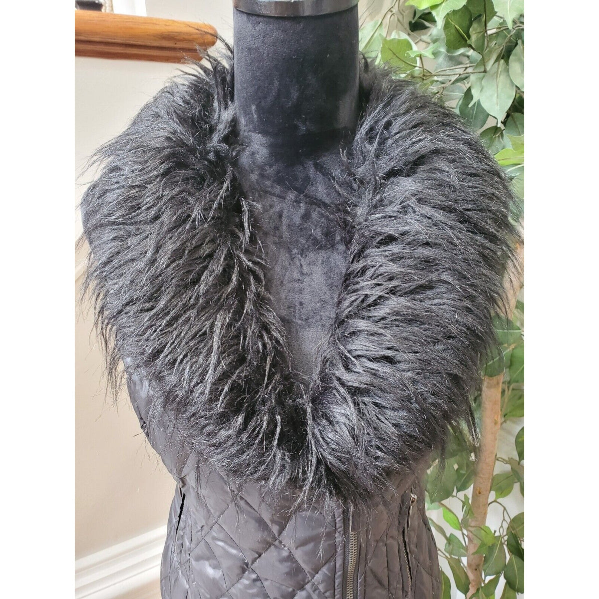 Cache Womens Black Fur 100% Nylon Sleeveless Full Zipper Casual Vest Size Small