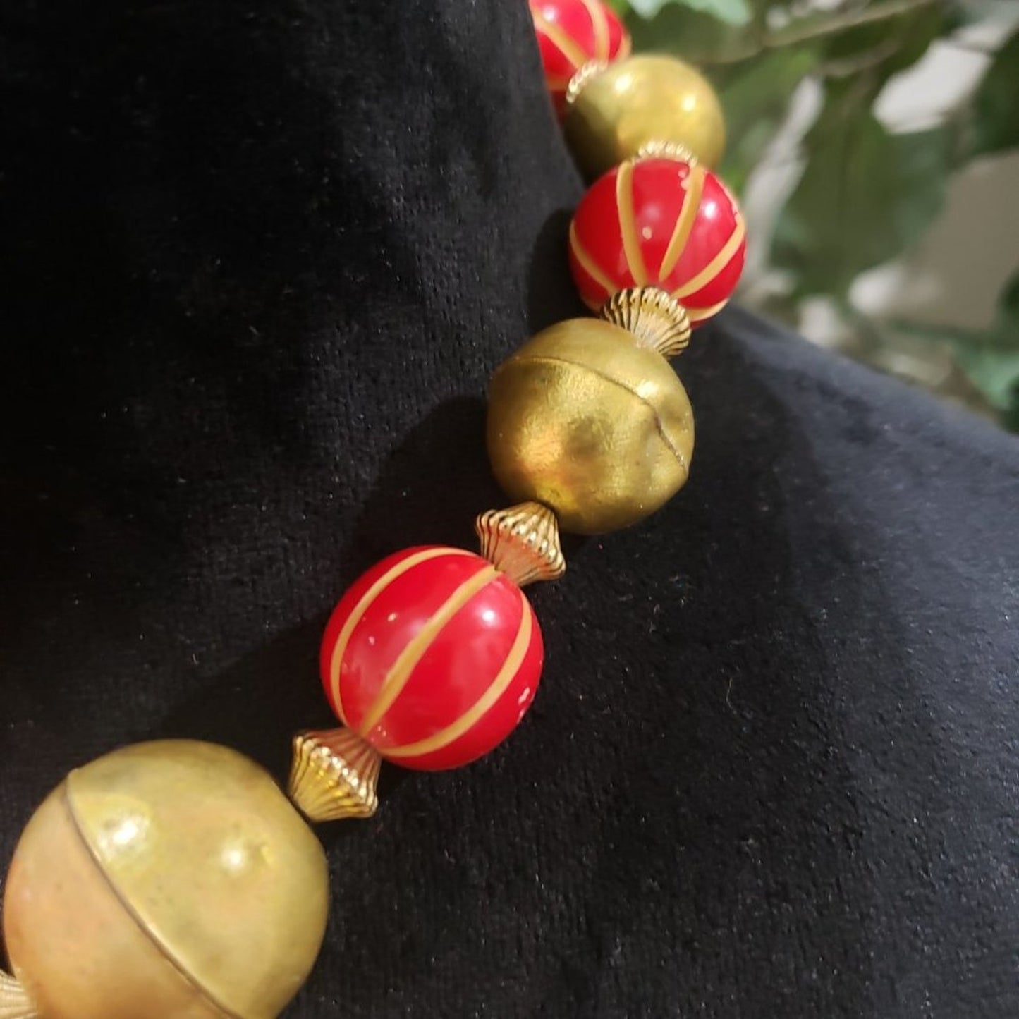 Women's Modern Fashion Red & Gold Tone Coral Beaded Choker Necklace