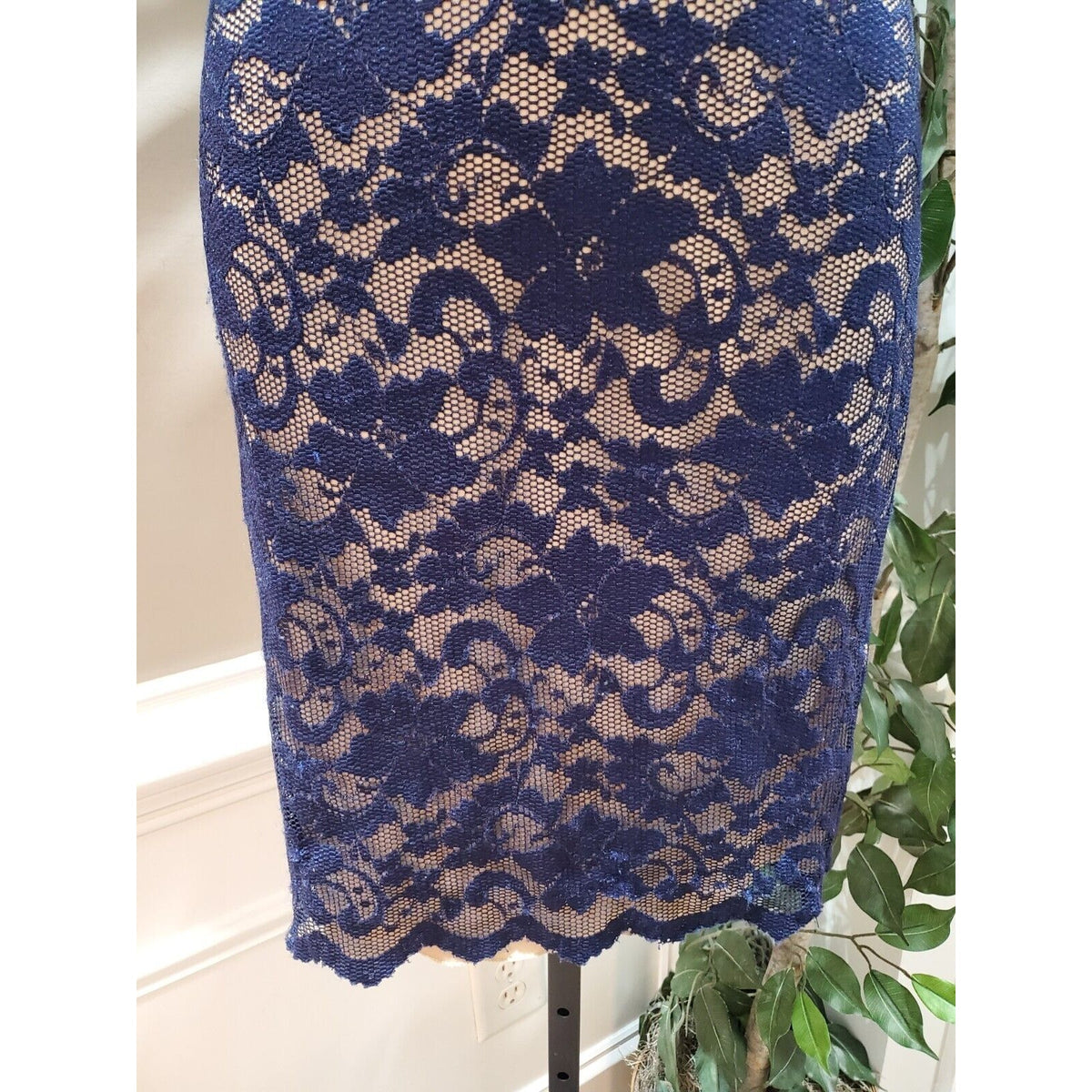 B. Darlin Blue Lace Nylon Sweetheart Neck Sleeveless Knee Length Dress Size 5/6