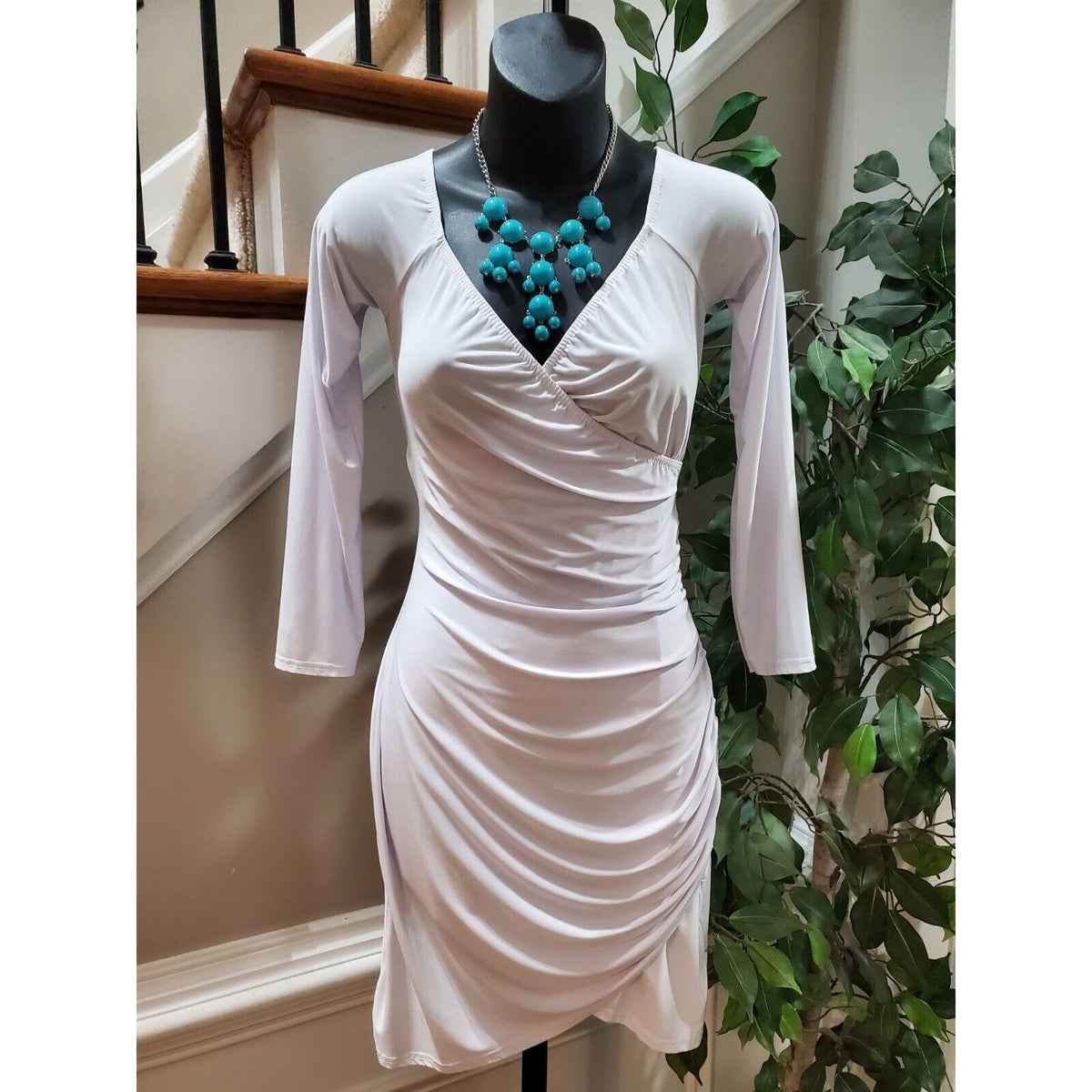 Pretty Little Thing Women's White V-Neck Long Sleeve Knee Length Dress Size 8